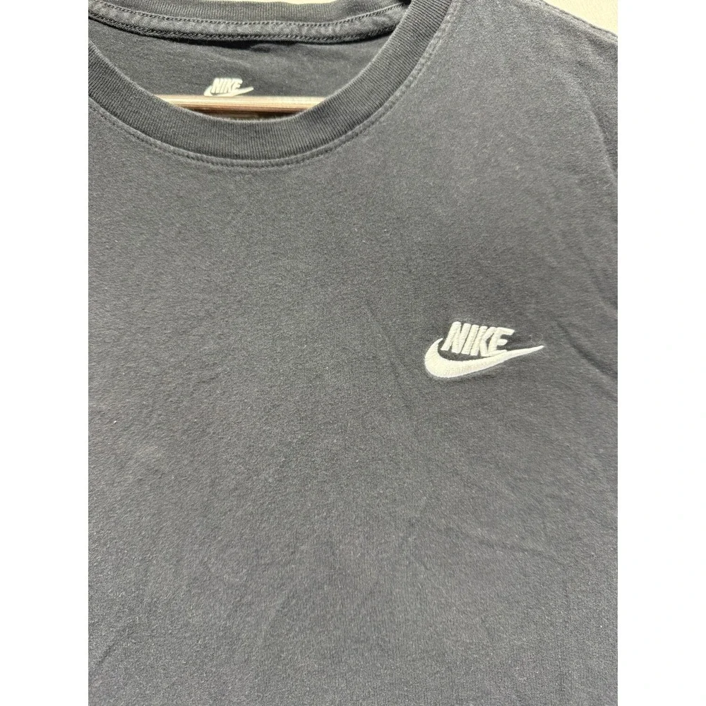 Nike Sportswear Club T Shirt Men Large Black Cotton Embroidered Logo Classic Fit